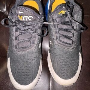 Nike Youth Air Max 270 Black and White and blue  size 5.5